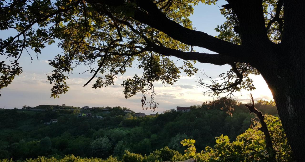 Serravalle delle Langhe Cascina Brichat Alta Langa المظهر الخارجي الصورة