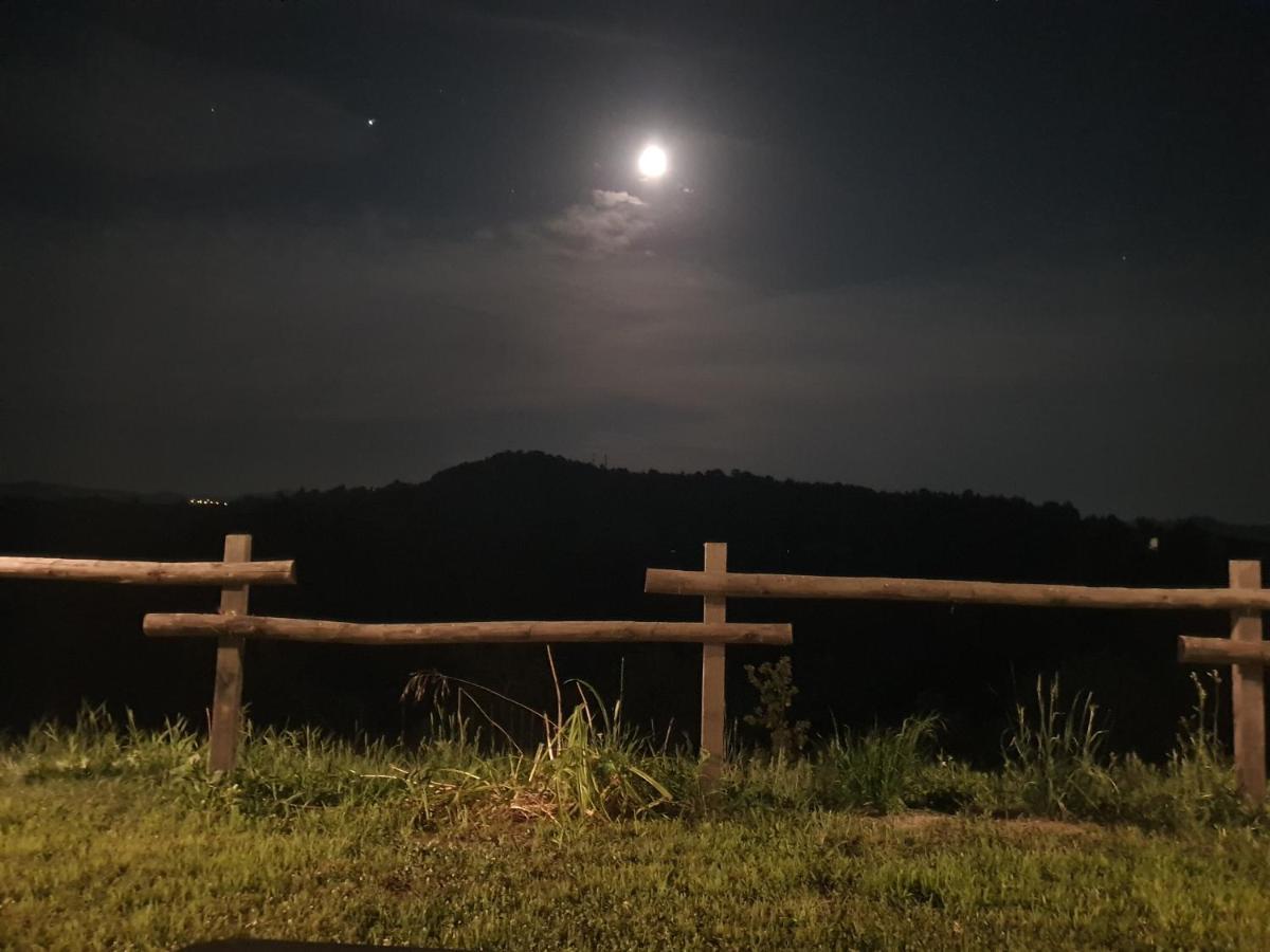 Serravalle delle Langhe Cascina Brichat Alta Langa المظهر الخارجي الصورة